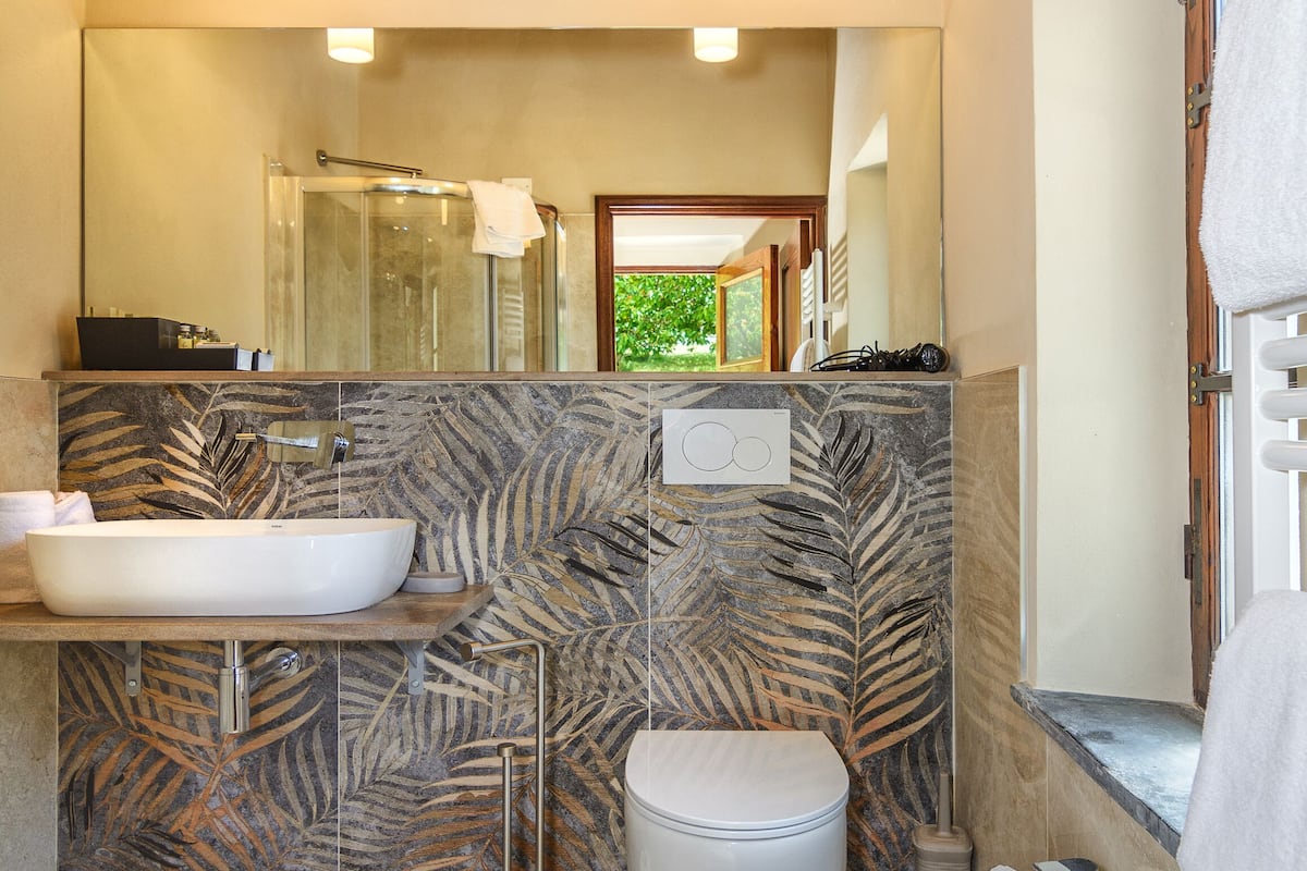 double or twin room, annex building | bathroom | shower, rainfall showerhead, free toiletries, hair dryer