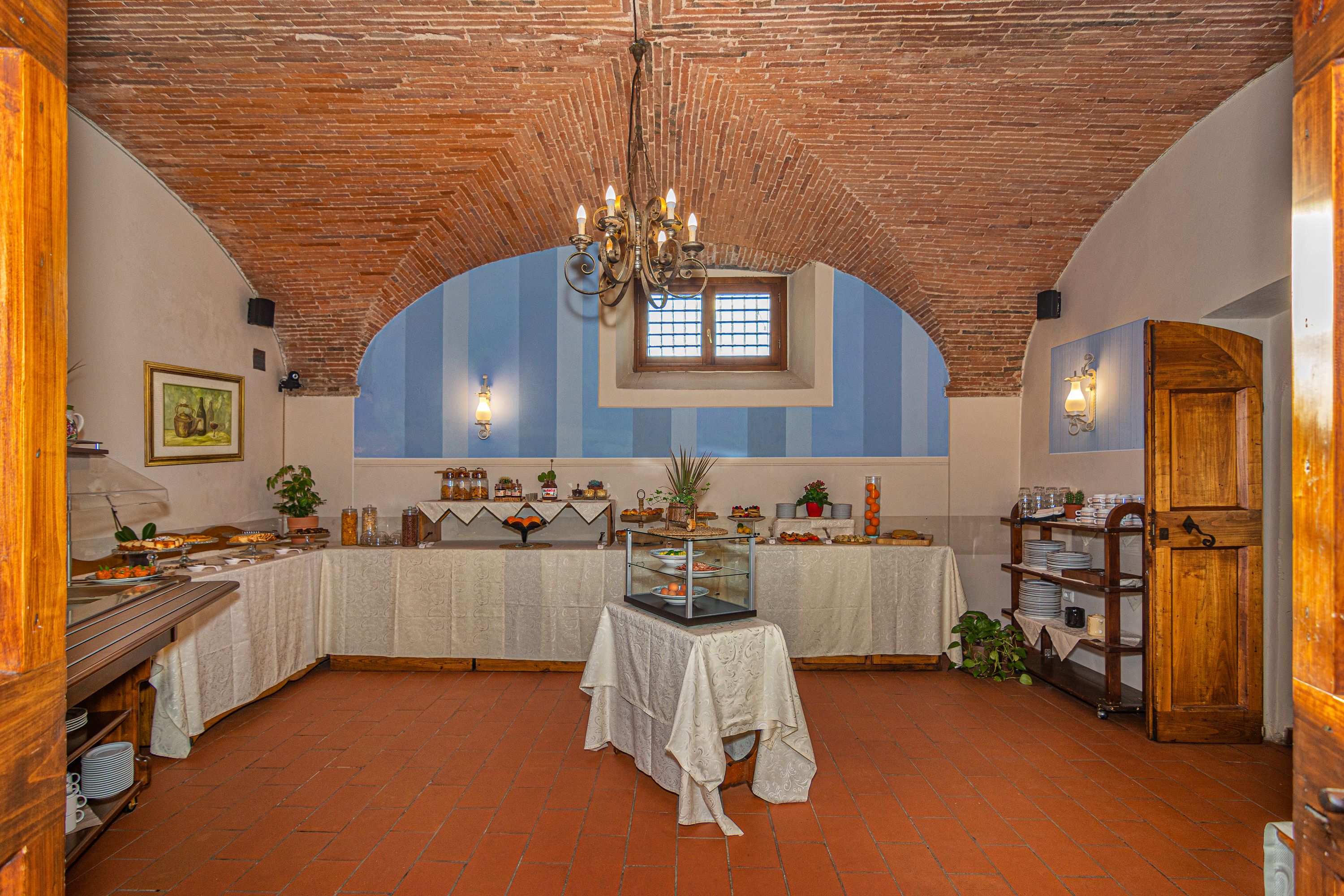 daily continental breakfast (eur 10 per person)