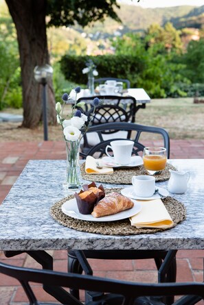 Daily continental breakfast for a fee - Villa Rinascimento Dependance (Lucca)