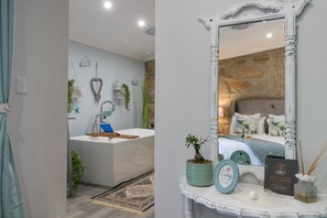 ハネムーン ルーム (The Spa) | 低刺激性寝具、セーフティボックス (室内)、客室ごとに異なる装飾、客室ごとに異なるインテリア