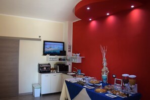 包含每日自助早餐