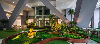 Olympia City Hotel by Dara