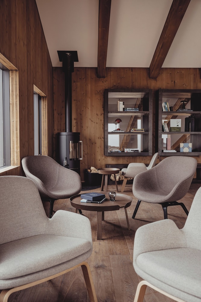 Highland Base at Kerlingarfjöll by null