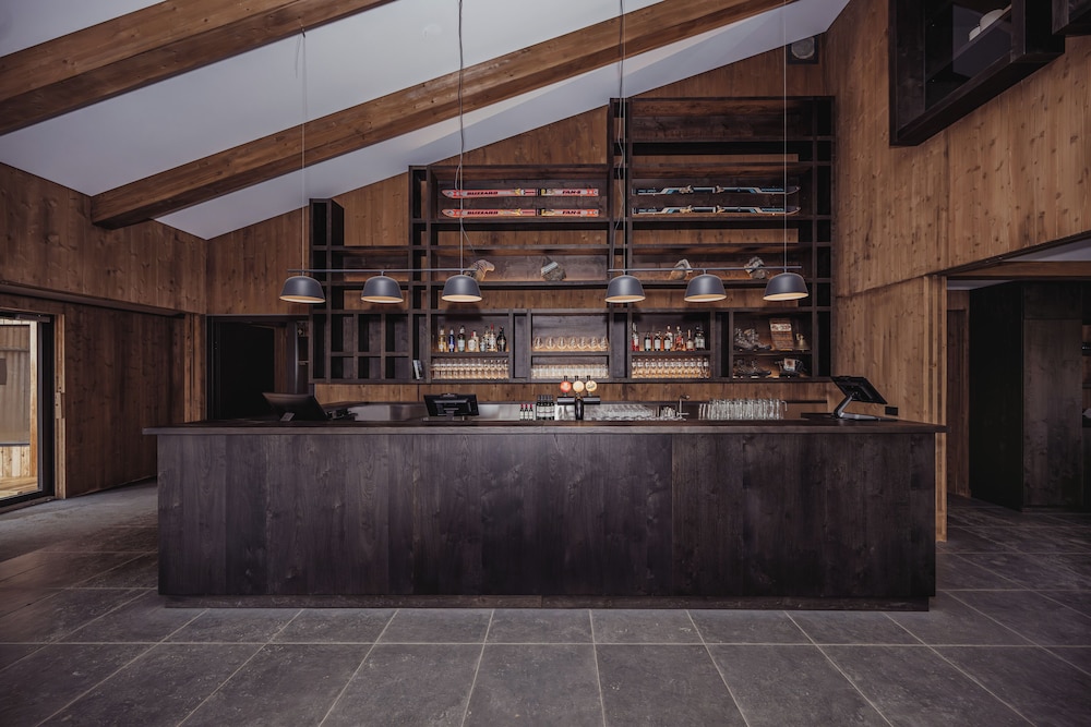 Highland Base at Kerlingarfjöll by null