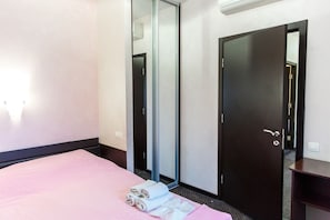 In-room safe, blackout drapes, soundproofing, iron/ironing board - Tsaritsynskiy Hotel (Kharkiv)
