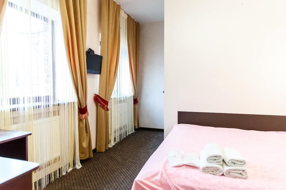 Habitación de lujo, 1 cama de matrimonio grande | Caja fuerte, cortinas opacas, sistema de insonorización