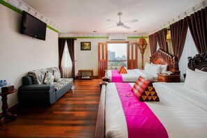 Egyptian cotton sheets, premium bedding, minibar, in-room safe - Okay Palace Hotel (Phnom Penh)