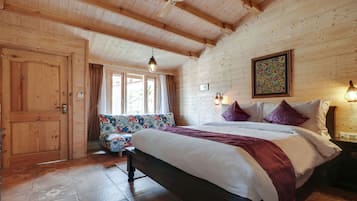 Deluxe Room, City View | Iron/ironing board, rollaway beds, free WiFi, bed sheets