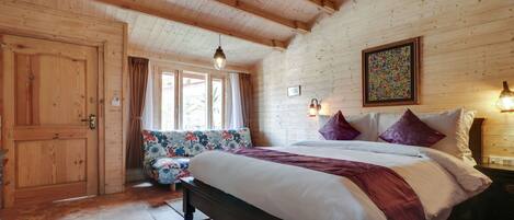 Deluxe Room, City View | Iron/ironing board, rollaway beds, free WiFi, bed sheets