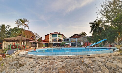 Treebo Premium Blue Mountain Country Club And Resort