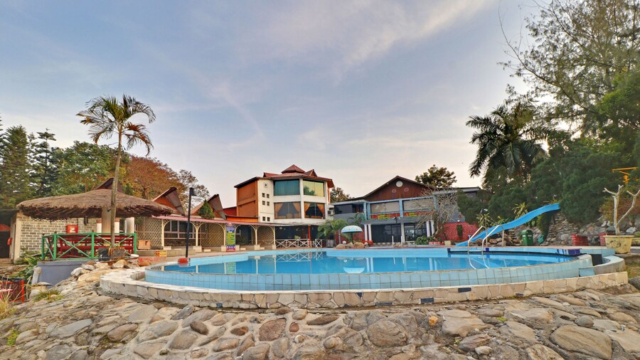 Treebo Premium Blue Mountain Country Club And Resort