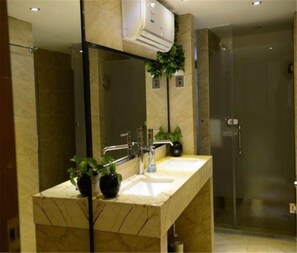 Desk, blackout curtains, iron/ironing board, free WiFi - Shenzhen Port Apartment (Shenzhen)