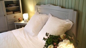 Unclassified image, 4 of 31, button - Chambre d'Hôtes - Le Manoir de l'Alleu (La Chapelle-Chaussee)