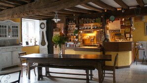 Interior - Chambre d'Hôtes - Le Manoir de l'Alleu (La Chapelle-Chaussee)