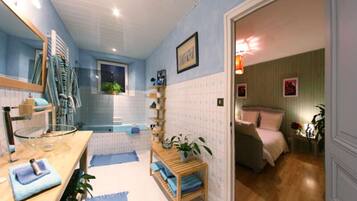 Double Room, 1 Double Bed | Bathroom | Combined shower/bathtub, deep-soaking bathtub, free toiletries