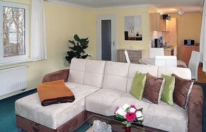 Appartement, 2 slaapkamers, terras (2. - incl. Cleaning Fee 55 EUR) | Woonruimte | Een flatscreentelevisie