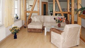 Apartment, 1 Bedroom (1. - incl. Cleaning Fee 55 EUR) | Living area | Flat-screen TV - Villa Helma (Heringsdorf)