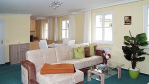 Apartment, 2 Bedrooms, Terrace (2. - incl. Cleaning Fee 55 EUR) | Living area | Flat-screen TV - Villa Helma (Heringsdorf)