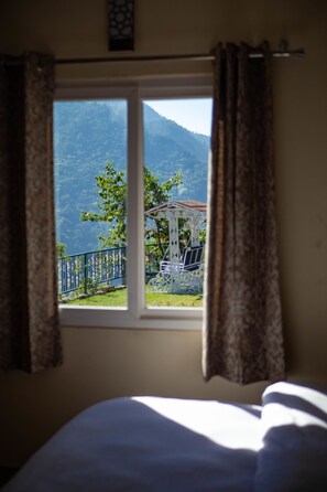 Småhus – premium, 1 dobbeltseng, ikke-røyk, fjellutsikt | Hageutsikt