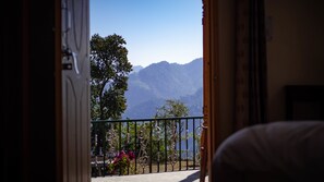 Småhus – premium, 1 dobbeltseng, ikke-røyk, fjellutsikt | Sengetøy av topp kvalitet, blendingsgardiner og lydisolert