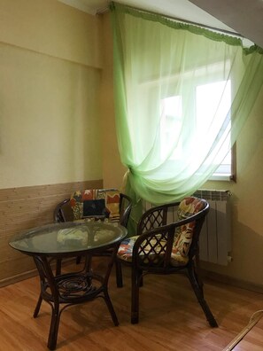 Tägliches großes Frühstück gegen Gebühr