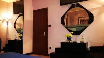 Doppia Deluxe, 1 letto queen, bagno condiviso | Biancheria da letto di alta qualità, tende oscuranti