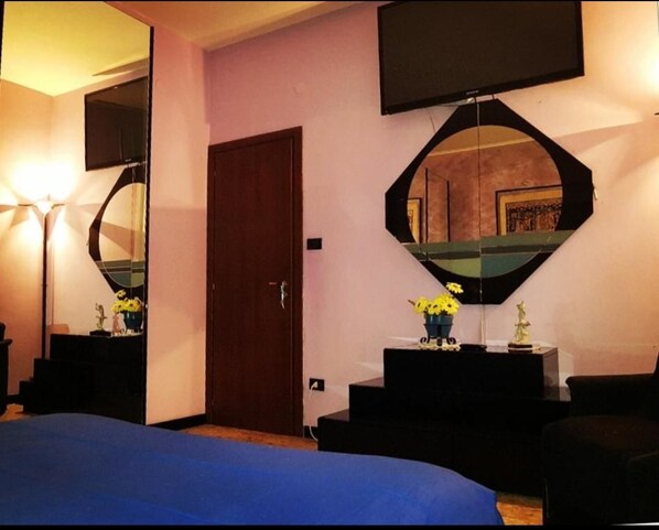 Deluxe Double Room, 1 Queen Bed, Shared Bathroom