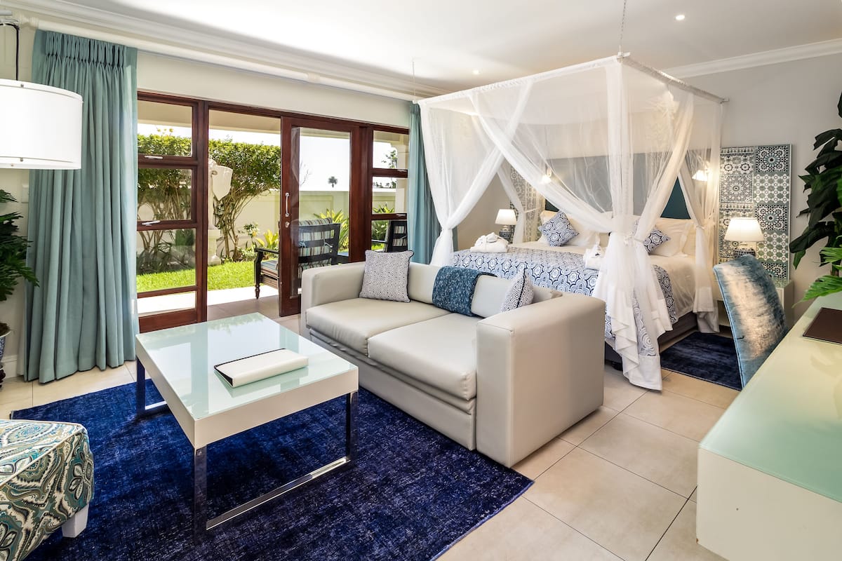 Suite Luxury | Una cassaforte in camera, con stile personalizzato, una scrivania