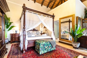 蜜月套房 | 客房內保險箱、獨特裝潢、書桌、熨斗/熨衣板