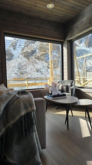 Design Studio Suite, 1 Double Bed with Sofa bed, Non Smoking, Partial Sea View | Living area