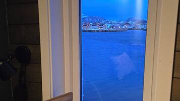 Leilighet – superior, flere senger, ikke-røyk, sjøutsikt | Blendingsgardiner, wi-fi (inkludert) og sengetøy