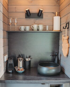 Design Studio Suite, 1 Double Bed with Sofa bed, Non Smoking, Sea View | Blackout drapes, free WiFi, bed sheets - Hemmingodden Lodge (Vestvågøy)