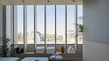 Couples treatment room(s), sauna, steam room, body treatments