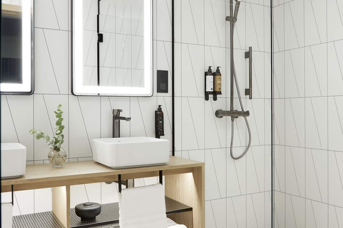 executive suite | bathroom | designer toiletries, towels