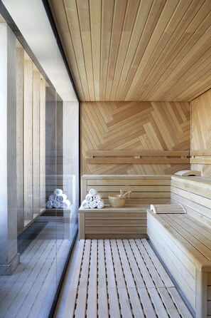 A sauna with wooden benches and a herringbone ceiling. - PURO Łódź Centrum (Lodz)