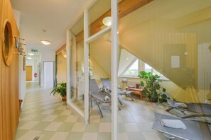 Sauna, hot tub, body treatments, 1 treatment room, massages - Hotel Markgraf (Kloster Lehnin)