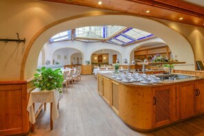 Lunch and dinner served