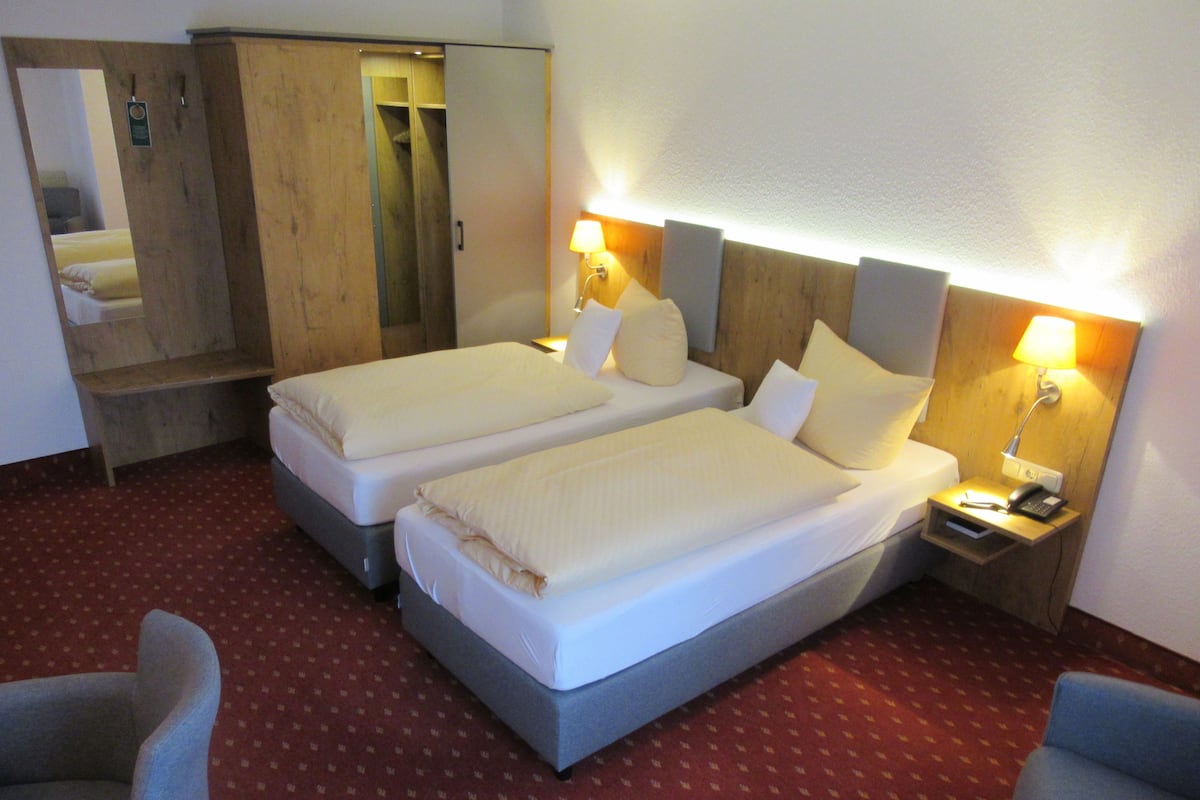 Business Double Room, 1 Queen Bed with Sofa bed | Desk, rollaway beds, free WiFi, bed sheets