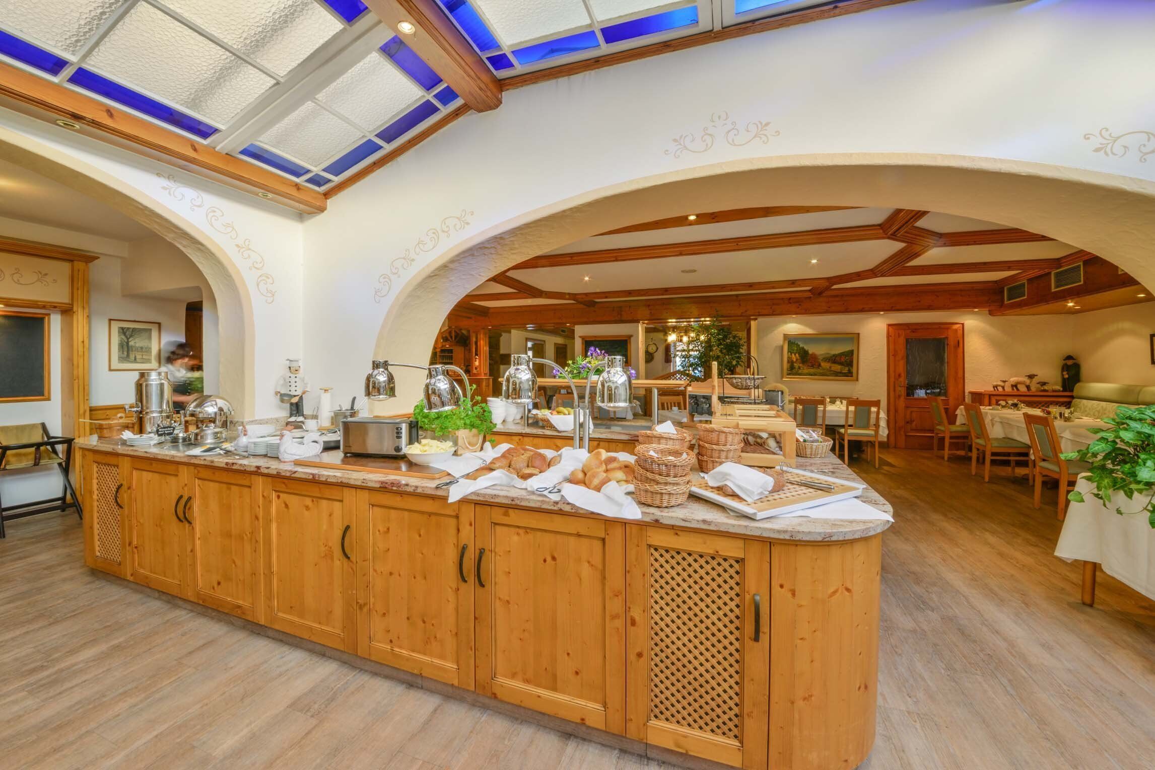 تقديم الغداء والعشاء