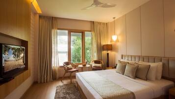 Standard Room | 1 bedroom, minibar, in-room safe, desk