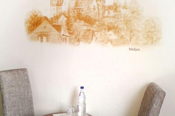 Meja, Wi-fi percuma, cadar katil