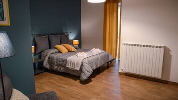 Deluxe-rum - balkong - utsikt mot staden | Sängtillbehör av högsta kvalitet och memory foam-madrasser