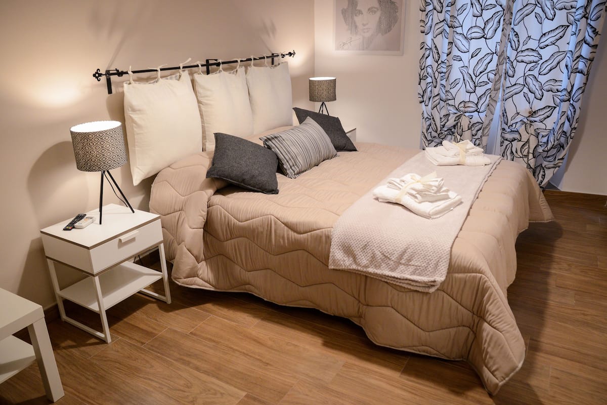 Business kamer, uitzicht op stad | Luxe beddengoed, bedden met traagschuimmatras, verduisterende gordijnen
