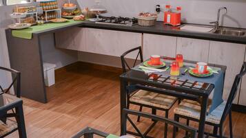 TĂ€gliches inbegriffenes FrĂŒhstĂŒcksbuffet