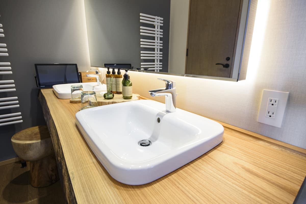 fufu luxury suite twin | bathroom sink