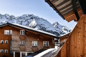 Appartement, 2 lits doubles, vue montagne | Balcon