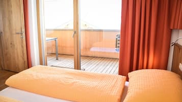 Apartment, Multiple Beds, Mountain View | In-room safe, blackout curtains, free WiFi, bed sheets