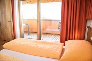 Apartment, Mehrere Betten, Bergblick | Zimmersafe, Verdunkelungsvorhänge, kostenloses WLAN, Bettwäsche