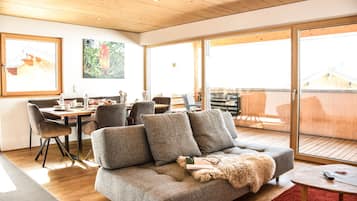 Apartment, Multiple Beds, Mountain View | Living area | Smart TV