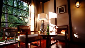 Quarto premium, para não fumantes | Frigobar, cofres nos quartos, escrivaninha, quartos à prova de som